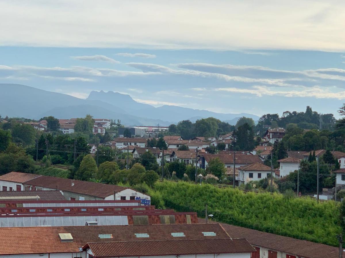 Le Tout A Pied! Ciboure Luaran gambar